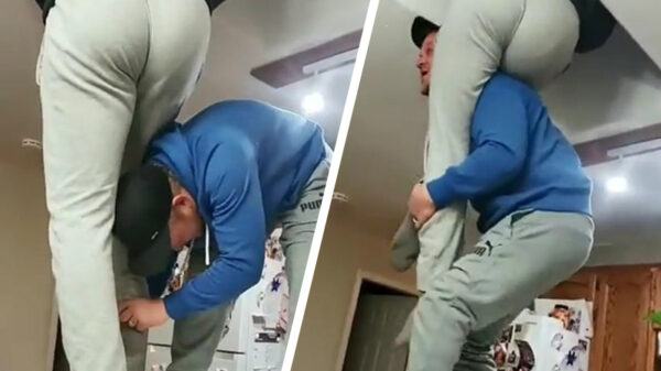 Bezopen Buurman en Buurman proberen het dakraam schoon te maken