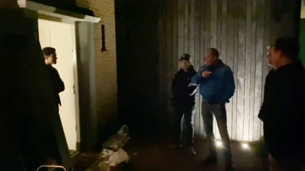 Gezellig. Boeren van Farmers Defence Force op bezoek bij corona Jetten