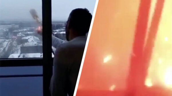 Russisch rund blaast zijn ramen eruit met een vuurwerkje