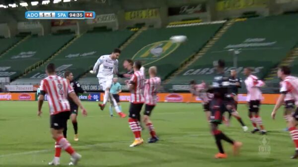 keeLekkâh. ADO-keeper Luuk Koopmans kopt gelijkmaker in de 94e minuut binnen