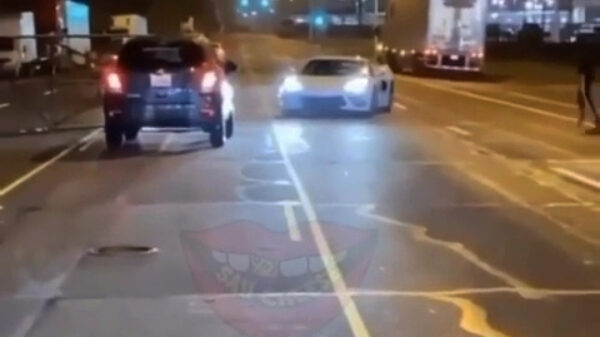 Plunderaar in Philadelphia "eert" Walter Wallace Jr. door een gloednieuwe Corvette te stelen