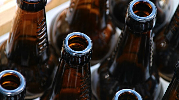 Huisbaas heeft een donkerbruin vermoeden dat zijn huurder een alcoholist is