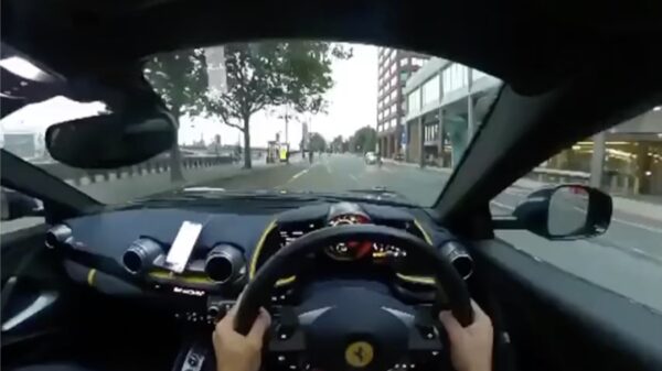 Stef Stuntpiloot crasht zijn Ferrari 812 Superfast van €300.000,-