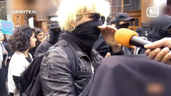 Luckytv legt uit wat deze 21-jarige Antifa-chick eigenlijk probeerde te zeggen