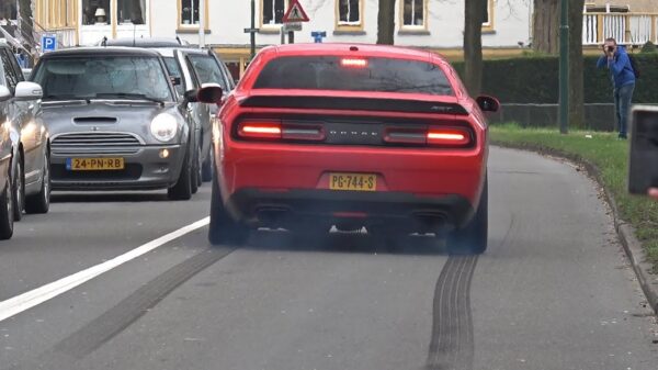 Gewoon een hele bak supercars die met geweld vertrekken