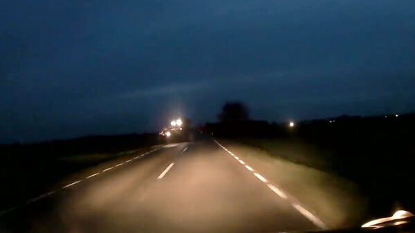 Uitwijkactie voor stilstaande tractor had zo uit Final Destination kunnen komen