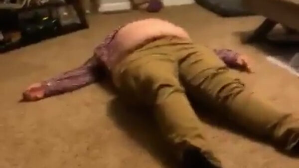 Dankzij deze mislukte ninjatrap zag hij na jaren zijn tenen weer eens