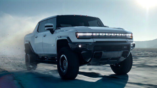 Deze gloednieuwe Hummer is volledig elektrisch en verkoopt als een malle