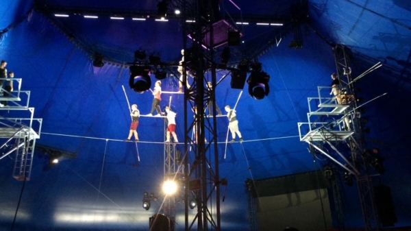 5 circusartiesten klappen hard onderuit dankzij oud-acrobaat die weer eens meedeed