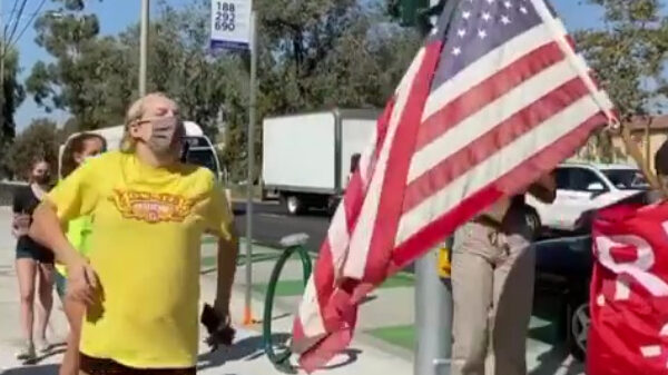 Biden-fans hebben een identiteitscrisis en blaffen naar hun tegenstanders