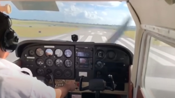 Solo-leerlingpiloot crasht zijn Cessna 172 Skyhawk tijdens de landing