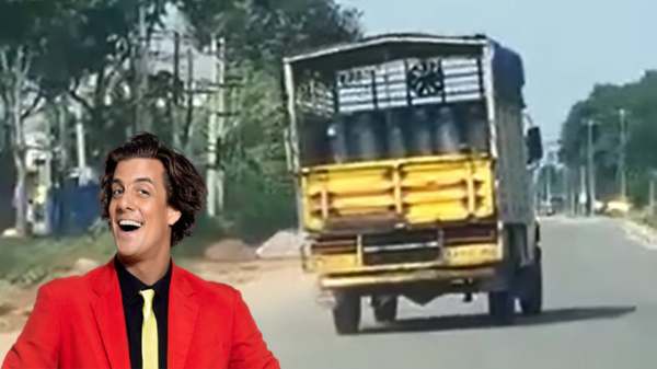 Van links naar rechts: Indiase chauffeur zwalkt zijn truck-truck tegen een boom