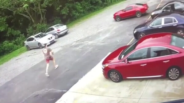 Hey prutser, die handrem zit er niet voor niets op