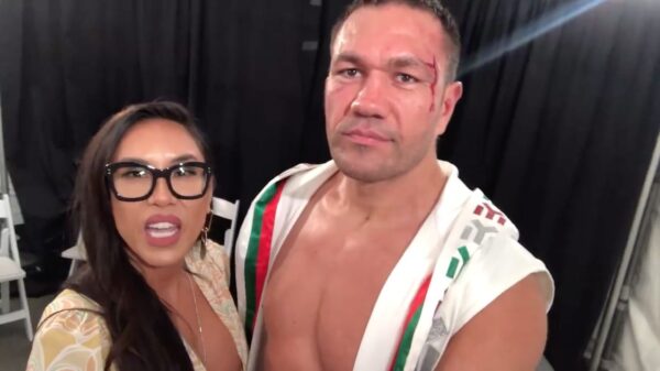 Topbokser Kubrat Pulev pakt journaliste Jenny SuShe vol op d'r bakkes