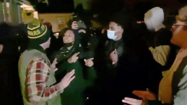 Blijkbaar is vreedzaam protesteren ook al een vorm van "white supremacy"