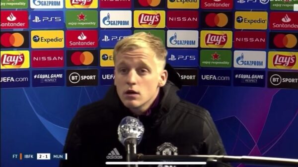 Kan iemand Donny van de Beek een paar lesjes engels cadeau doen?