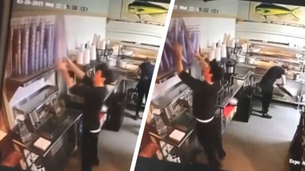 Afwashulp heeft de nodige moeite met het wegzetten van stapel bekers