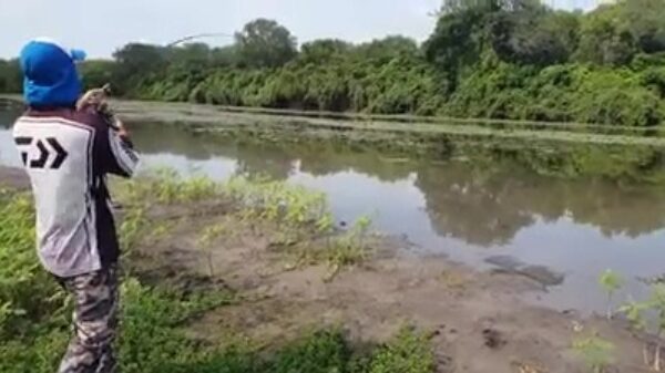 Daniel raakt zijn grote vangst kwijt aan onverwachte bezoeker