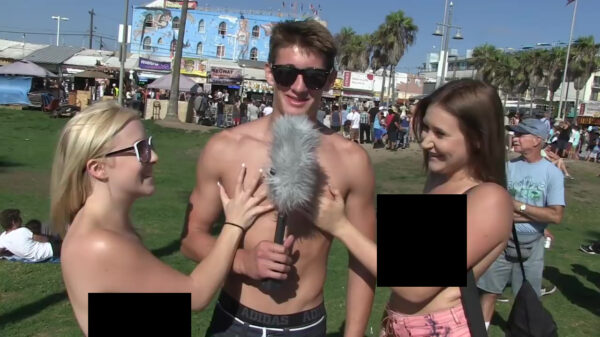 Reporter mag de hele dag naar blote snoeptafels kijken tijdens jaarlijkse Boobs Parade