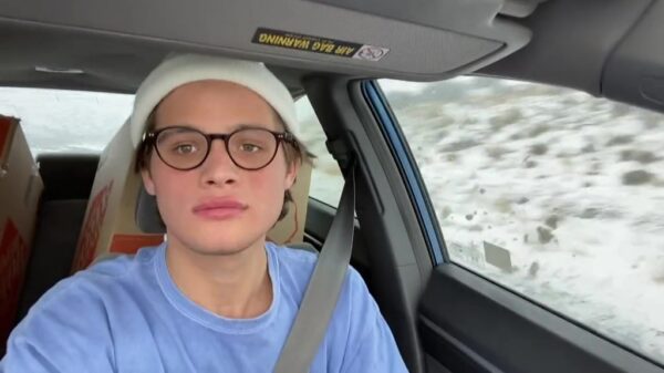 Vlogger laat zich de pis niet lauw maken door een crash