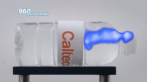 Slow Mo Guys weten snelheid van het licht vast te leggen met 10 triljoen frames per seconde