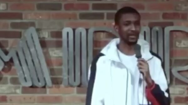 Cabaretier heeft wel eens moeite met bepaalde woorden