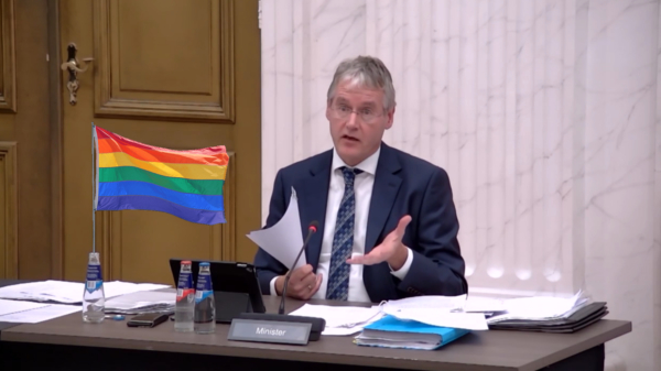 Bizar: Arie Slob vindt het prima dat scholen homoseksualiteit afkeuren