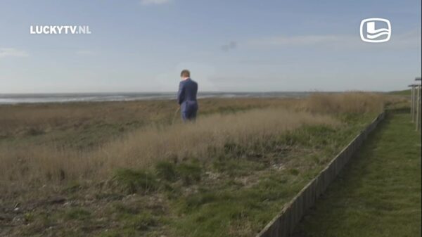 Willy geeft tijdens werkbezoek zijn kleine vriend even een hand