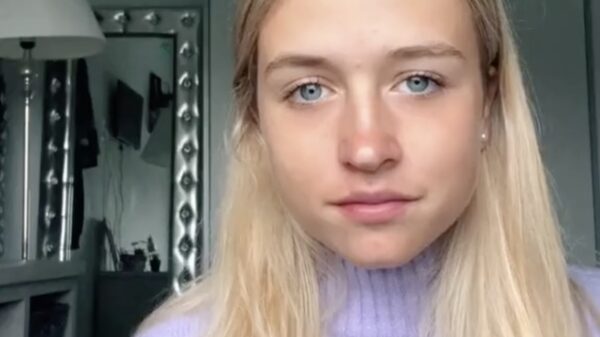 Voor het slapen gaan vraagt 'ie een good night kusje