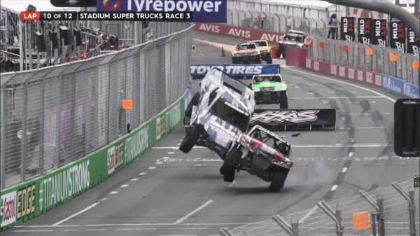 Oude doos: spectaculaire laatste ronde tijdens de Super Trucks Championship Race