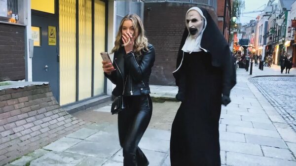 Lolbroek met nonnenmasker bezorgt de meeste 'jumpscares' per minuut ooit