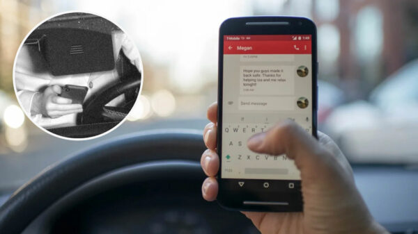 Sneaky appen in de auto? Deze slimme camera bezorgt je €240,- boete op je deurmat!