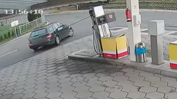 Als je je Frau op pad stuurt om te tanken