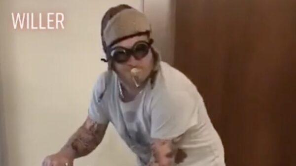 Wie rijdt hier zijn motor ff naar binnen?