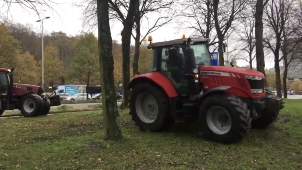Nu al grimmige sfeer in Den Haag bij protesterende boeren van het Farmers Defence Force