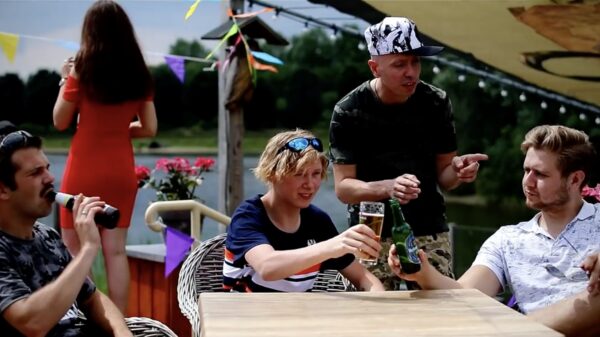 De muzikale monsterhit van de week: Ricardo Brinkman - Schudden met die billen