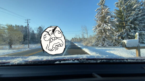 Next time toch maar je voorruit ijsvrij maken als het gevroren heeft