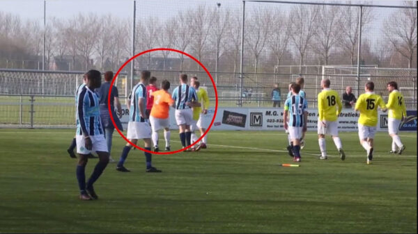 Laffe actie van de dag: grensrechter rent veld op en beukt keeper van Uno K.O.