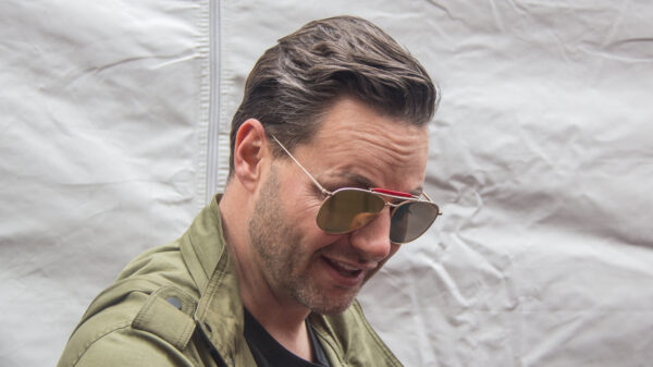 Fred van Leer na uitlekken privévideo nu ook bruut overvallen in zijn Rotterdamse woning