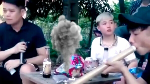 Heftig Vietnamees avondje karaoke-zingen is behoorlijk heftig