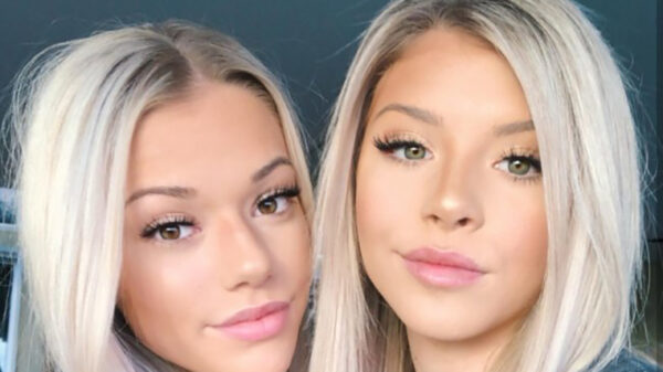 Charmante jongedames bewijzen waarom 2 beter dan 1 is