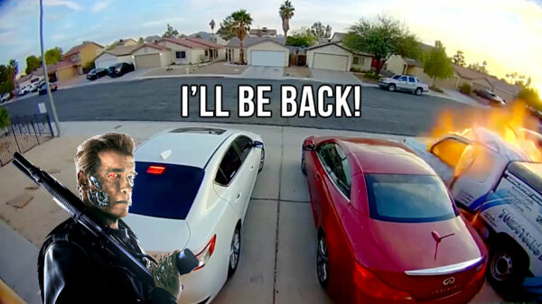 Propaantank veroorzaakt dikke explosie in auto, bestuurder blijkt Terminator te zijn