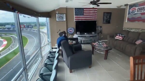 Uitzichtje hoor: racefanaten raken opgewonden als ze dit appartement zien