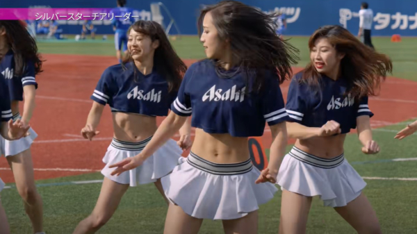 Goedemorgen: tijd voor een vrolijk dansje van de 'Asahi Beer Silver Star' cheerleaders