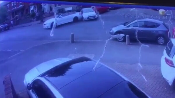 Engelse bestuurders spelen botsautootje tijdens roadrage