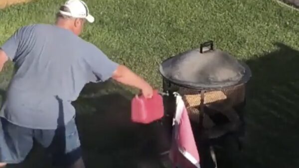 Als buurman Jeff de taak krijgt om het vuurtje op te stoken