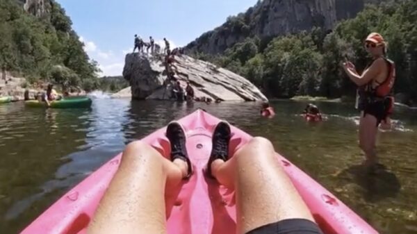 Een Nederlandse toerist in Frankrijk: "BONJOE!!"