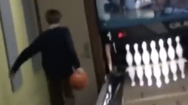 Als je zelfs met valsspelen faalt tijdens het bowlen