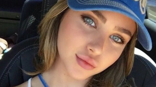 Deze dames geven het goede voorbeeld door een autogordel te dragen