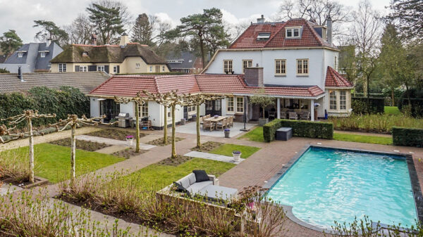 Sfeervolle villa in het altijd gezellige Bilthoven voor 1,795 miljoen pegels